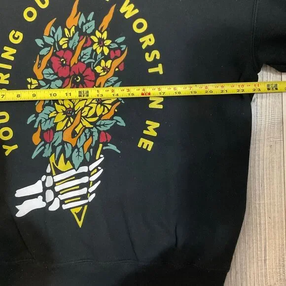 Black crewneck graphic sweater “you bring the worst out of me” size large - Picture 5 of 7